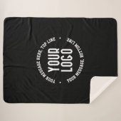 カスタマイズ可能な文字とアップロードしたロゴまたはイメージ シェルパブランケット (正面(横))