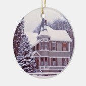 カスタマイズ可能な文字の背部が付いている古くビクトリアンな家 セラミックオーナメント (左)