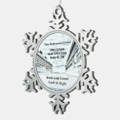 カスタマイズ可能な新婚旅行の遊航船 スノーフレークピューターオーナメント (右)