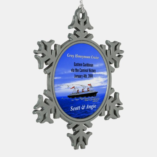 カスタマイズ可能な新婚旅行の遊航船 スノーフレークピューターオーナメント (左)