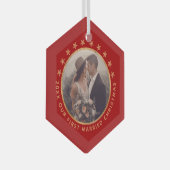 カスタマイズ可能な最初の結婚したクリスマスエレガントレッド ガラスオーナメント (正面右)