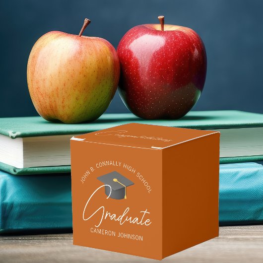 カスタマイズ可能な焦げオレンジ角卒業パーティー フェイバーボックス