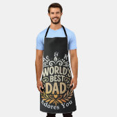 カスタマイズ可能な父の名前とメッセージ エプロン (着用した状態)