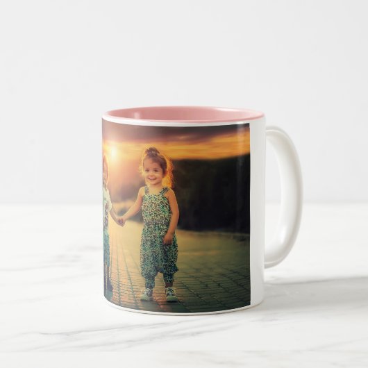 カスタマイズ可能な独自のカスタム家族の写真を作成 ツートーンマグカップ (正面右)