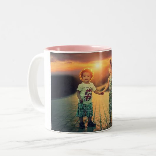 カスタマイズ可能な独自のカスタム家族の写真を作成 ツートーンマグカップ (正面左)