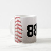 カスタマイズ可能な番号を持つ野球 コーヒーマグカップ (正面左)