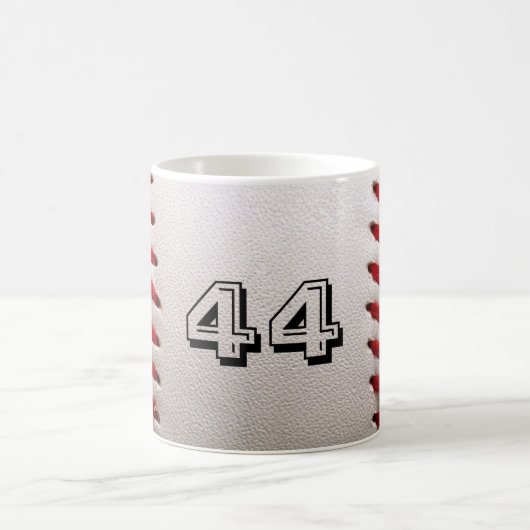 カスタマイズ可能な番号を持つ野球 コーヒーマグカップ (中央)