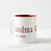 カスタマイズ可能な祖母の設立年 ツートーンマグカップ (正面左)