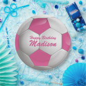 カスタマイズ可能な誕生日サッカーボールピンクと白 ペーパープレート (パーティー)