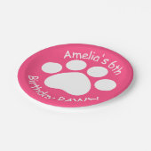 カスタマイズ可能な誕生日PAWty -ピンク ペーパープレート (アングル)