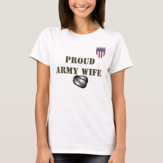 カスタマイズ可能な陸軍妻のドッグタグ Tシャツ (正面)