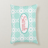 カスタマイズ可能な青と白の三葉模様 アクセントクッション (正面(垂直))