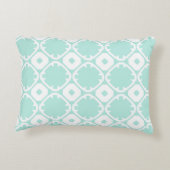 カスタマイズ可能な青と白の三葉模様 アクセントクッション (裏面)