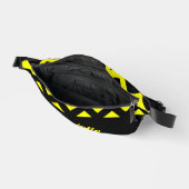 カスタマイズ可能な黄色と黒の山形のパターン ファニーパック (見開き)