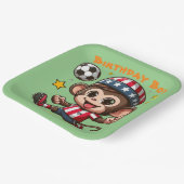 カスタマイズ可能な かわいい幸せなサル サッカー選手 ペーパープレート (傾斜あり)