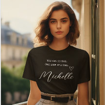 カスタマイズ可能な「やり遂げられる」ミニマリスト名言Tシャツ