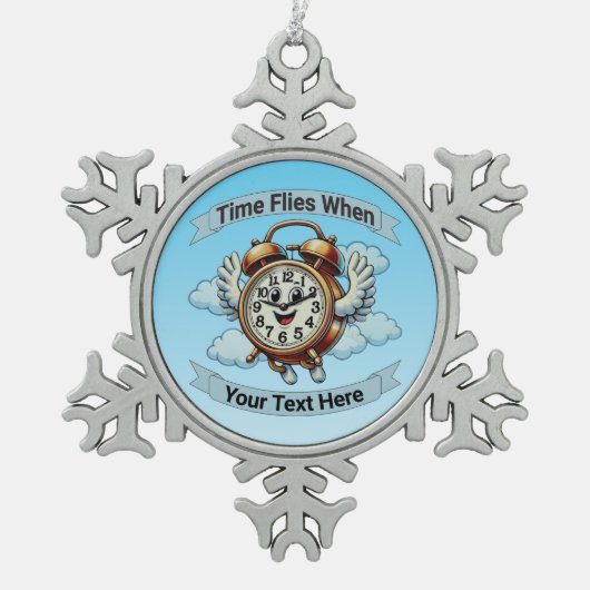 カスタマイズ可能な「タイムフライ時」飛んでいる時計 スノーフレークピューターオーナメント (正面)