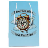 カスタマイズ可能な「タイムフライ時」飛んでいる時計 ミディアムペーパーバッグ (正面)