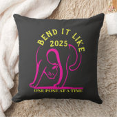 カスタマイズ可能な「2025年のように曲げる」ヨガ猫 クッション (ブランケット)