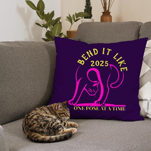 カスタマイズ可能な「2025年のように曲げる」ヨガ猫 クッション