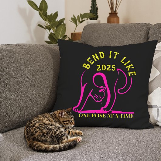 カスタマイズ可能な「2025年のように曲げる」ヨガ猫 クッション