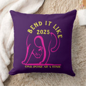 カスタマイズ可能な「2025年のように曲げる」ヨガ猫 クッション (ブランケット)