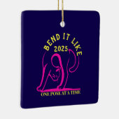 カスタマイズ可能な「2025年のように曲げる」ヨガ猫 セラミックオーナメント (右)