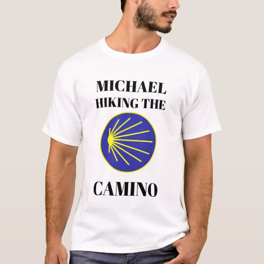 カスタマイズ可能な「Michael Hiking the Camino」 Tシャツ (正面)