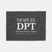 カスタマイズ可能なDPTフィジカルセラピー フリースブランケット (正面(横))