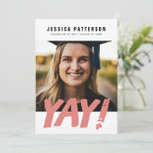 カスタマイズ可能なGRAD「YAY!」大学卒業 案内状 (スタンド正面)