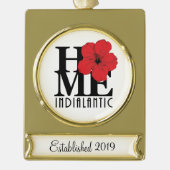 カスタマイズ可能なHOMEインディアナティックハイビスカス（年を追加） ゴールドプレートバナーオーナメント (正面)