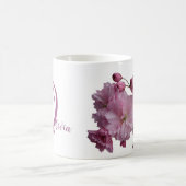 カスタマイズ可能なOlivia名かわいらしピンクフローラクラス コーヒーマグカップ (中央)