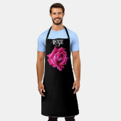 カスタマイズ可能なRosie名ホットピンクバラフローラboho エプロン (着用した状態)
