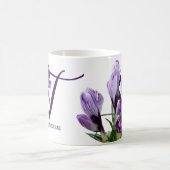 カスタマイズ可能なTherese name purple flowersフローラ コーヒーマグカップ (中央)