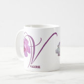 カスタマイズ可能なValerie名かわいらしピンクローズフローラ コーヒーマグカップ (正面左)