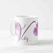 カスタマイズ可能なVicky名かわいらしピンクの花フローラ コーヒーマグカップ (正面左)