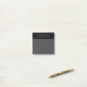 カスタマイズ可能文字 |黒はっきりしたモダンと濃いグレー ポストイット (デスク上)