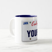 （カスタマイズ可能）カリフォルニアライセンスプレート ツートーンマグカップ (正面左)