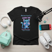 カスタマイズ可！キュートなピクセルアートの青猫 "Game On" Tシャツ