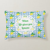 カスタマイズ名門私立校風のイエローレモン青白チェック アクセントクッション (正面)