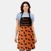カスタマイズ熱狂する猫おばあちゃんハロウィーン エプロン (着用した状態)