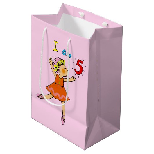 カスタマイズ第5ハッピーバースデーの女の子のバレリーナのパーティー ミディアムペーパーバッグ (正面アングル)