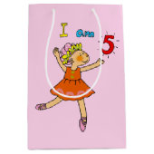 カスタマイズ第5ハッピーバースデーの女の子のバレリーナのパーティー ミディアムペーパーバッグ (正面)