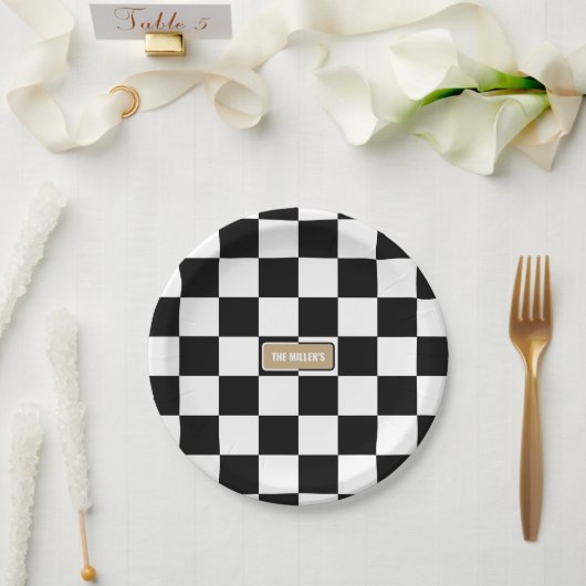 カスタマイズ色とパーソナライズ市松模様に ペーパープレート (ウェディング)