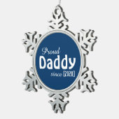 カスタマイズ誇りを持った可能なパパオーナメントから！ スノーフレークピューターオーナメント (右)