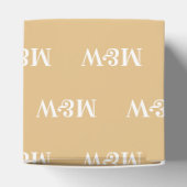 カスタマイズ/イニシャルホワイトモノグラムのラクダのギフト付き フェイバーボックス (上部)