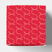 カスタマイズ/イニシャル付き、ホワイトレター、赤い贈り物 フェイバーボックス (上部)