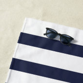 カスタムいかり航海のバスルームネイビーブルーストライプ ビーチタオル (インサイチュ)
