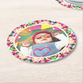 カスタムおもしろいピンクハッピーマザーズデイキープサケ ラウンドペーパーコースター (アングル)