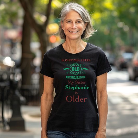 カスタムおもしろい姉Tシャツ – 年齢よくはしゃぐユーモア Tシャツ